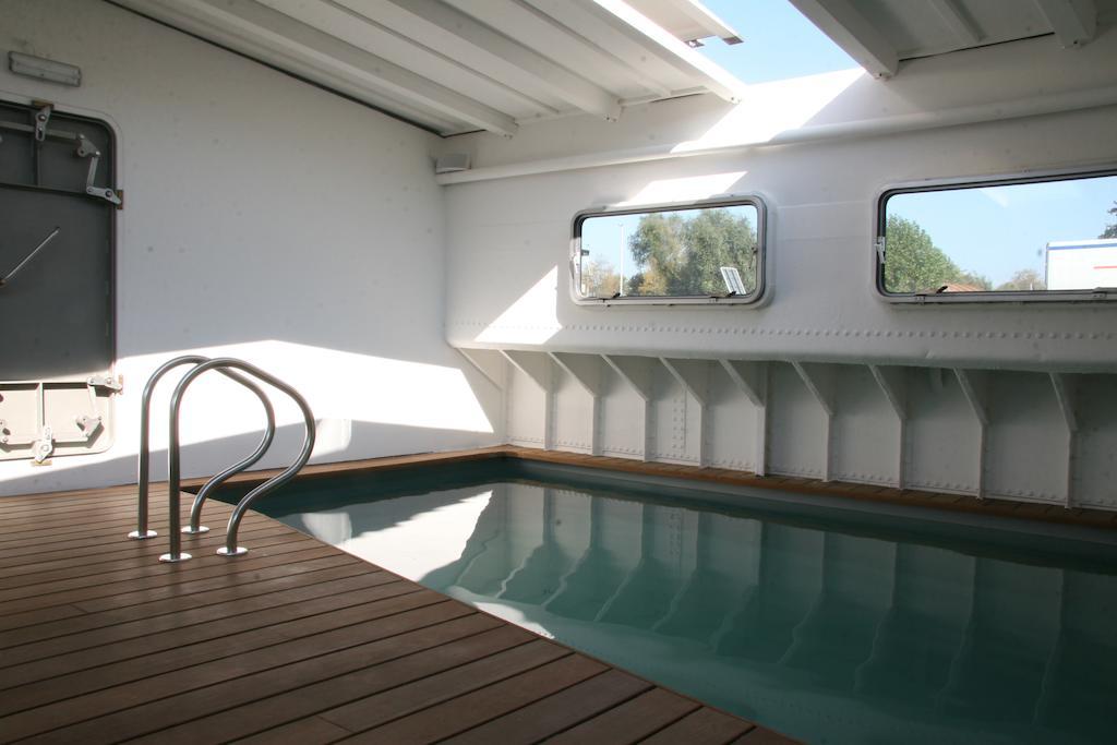 B&B Droomboot Oudenburg Exterior photo